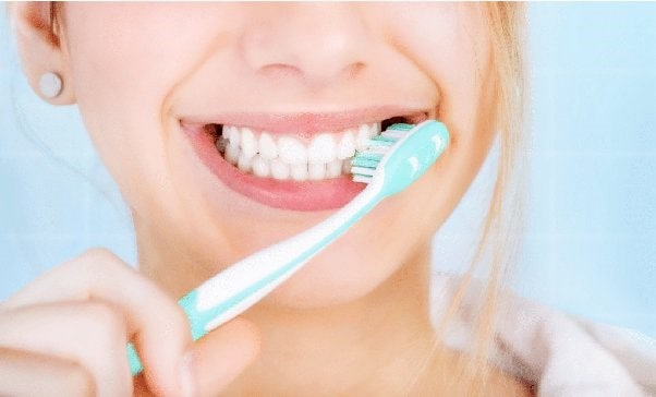 چگونه اریتریتول با زایلیتول برای سلامت دهان مقایسه می شود؟
