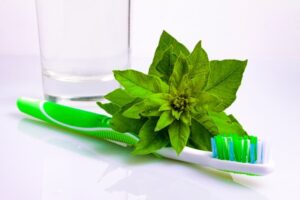 تأثیر استفاده از محصولات طبیعی و گیاهی برای مراقبت از دهان و دندان